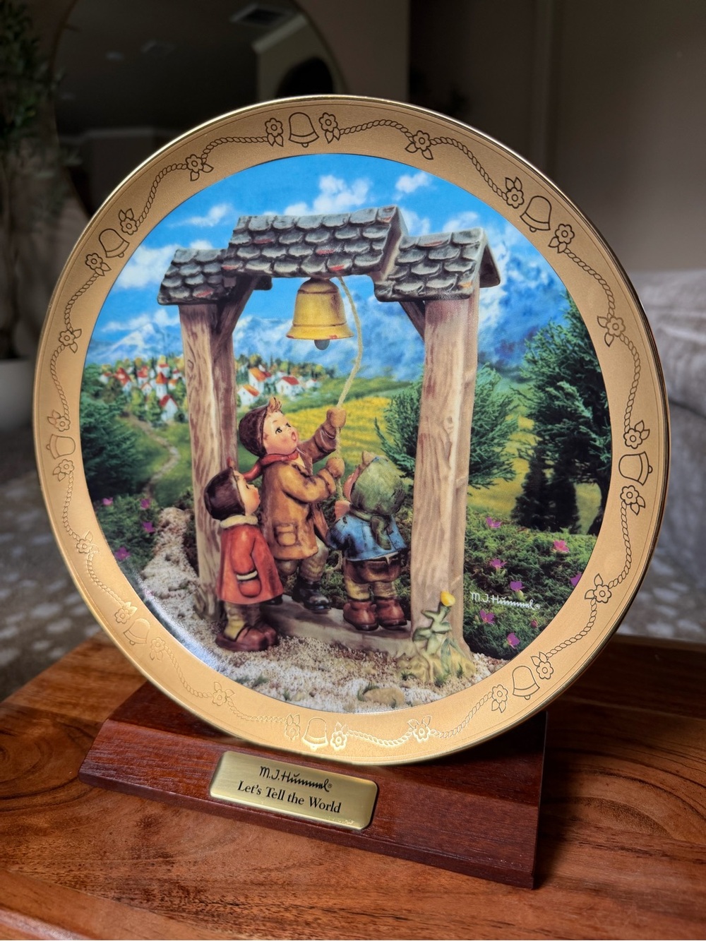 M.J. Hummel Let’s Tell the World Collector Plate w Stand 10.5”